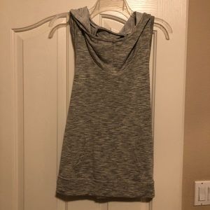 Muscle tee hoodie